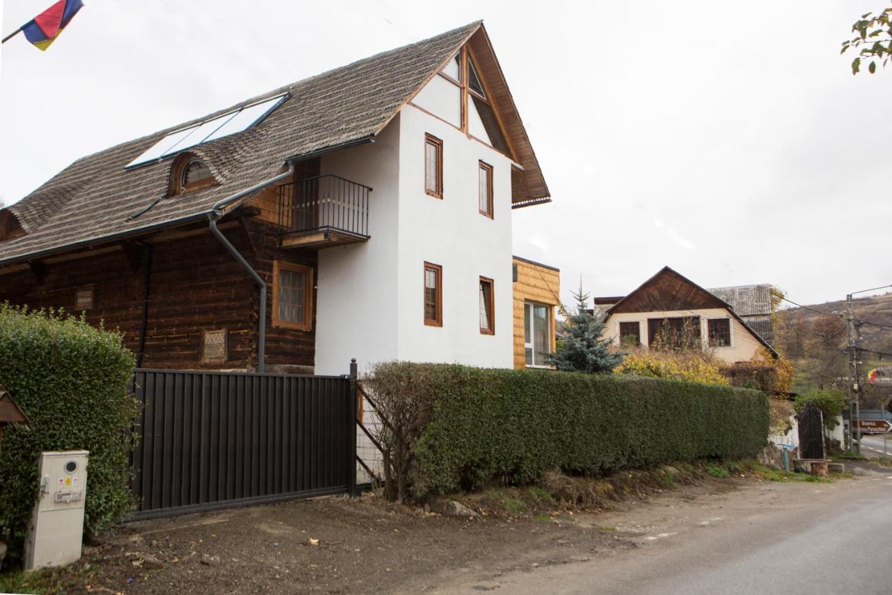 Casa Cu Magnolii Hotel Poienile Izei Eksteriør billede