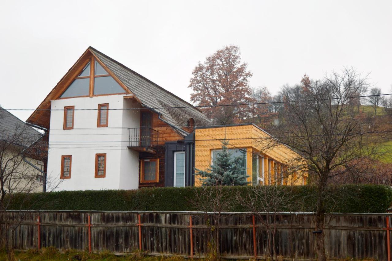 Casa Cu Magnolii Hotel Poienile Izei Eksteriør billede