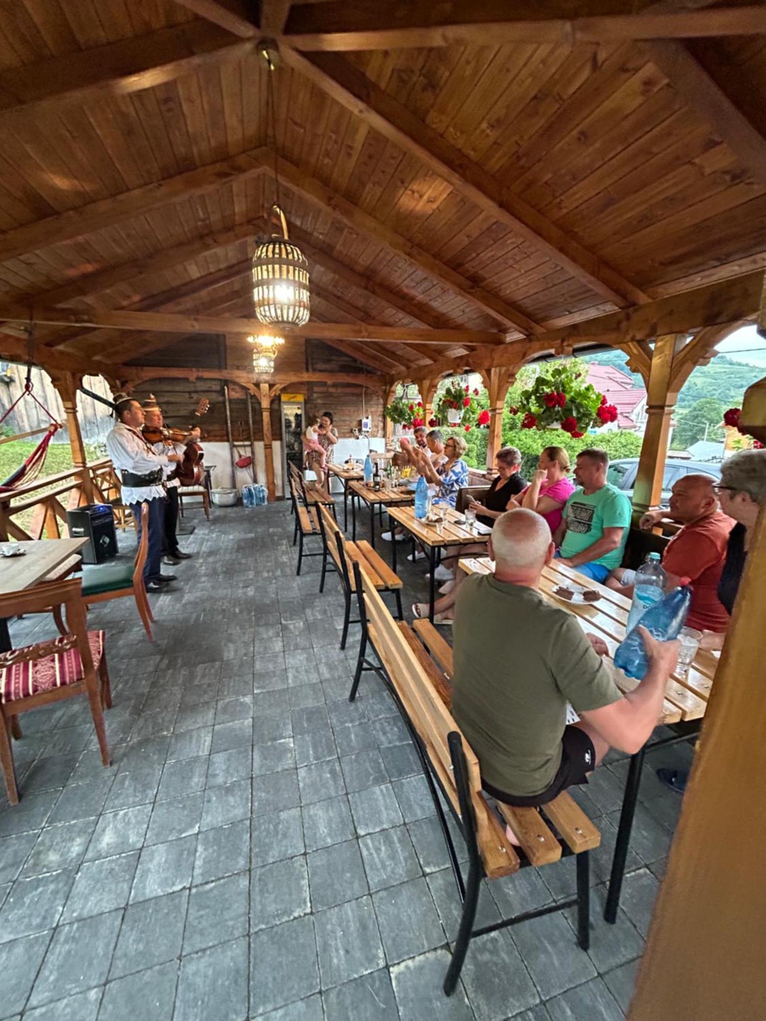 Casa Cu Magnolii Hotel Poienile Izei Eksteriør billede