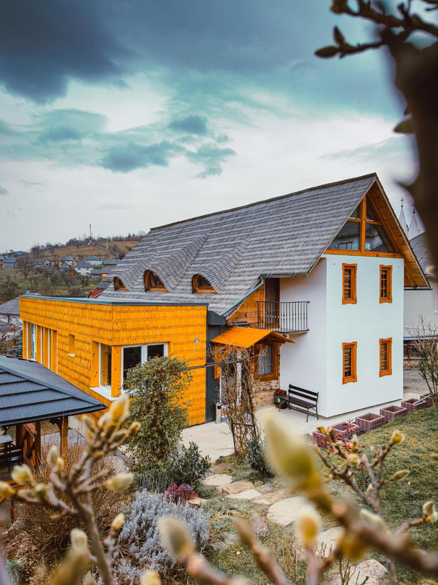 Casa Cu Magnolii Hotel Poienile Izei Eksteriør billede